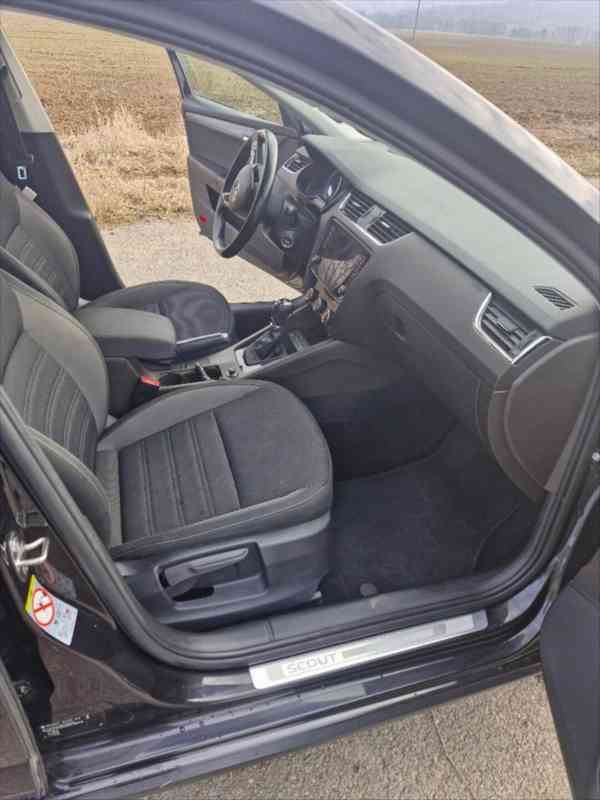 Škoda Octavia 2,0 Scout - foto 13