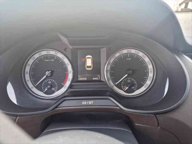 Škoda Octavia 2,0 Scout - foto 8