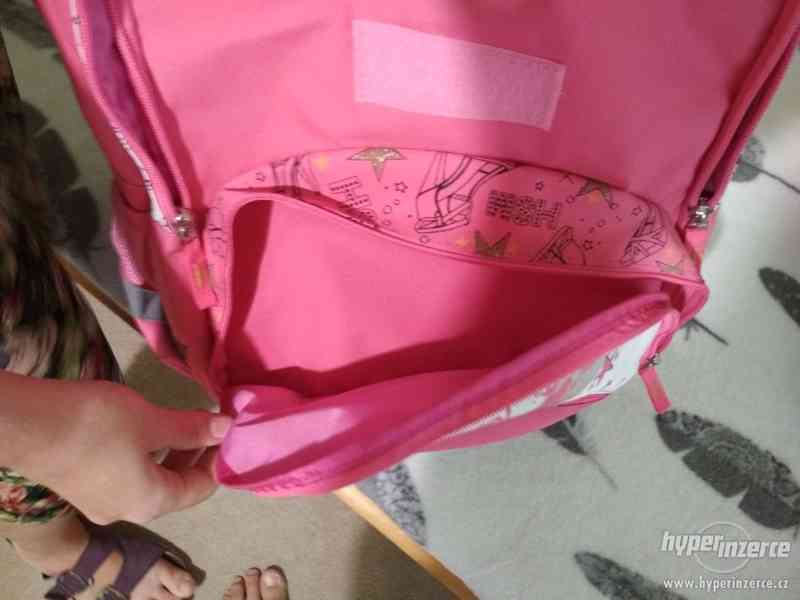 Dívčí školní batoh - foto 9