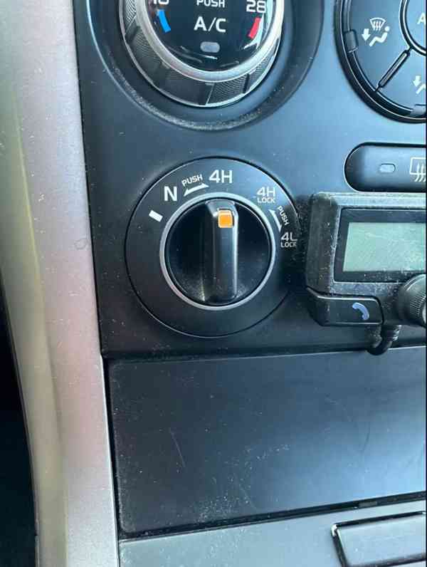 Suzuki Grand Vitara 2,0i benzín 103kw - foto 10