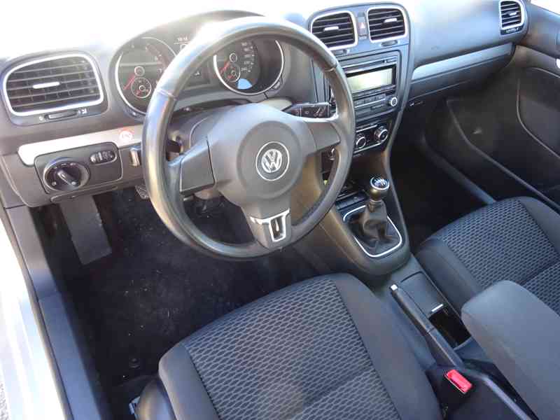 VW Golf 1.6 MPi Variant r.v.2010 serviska (75 kw) - foto 5