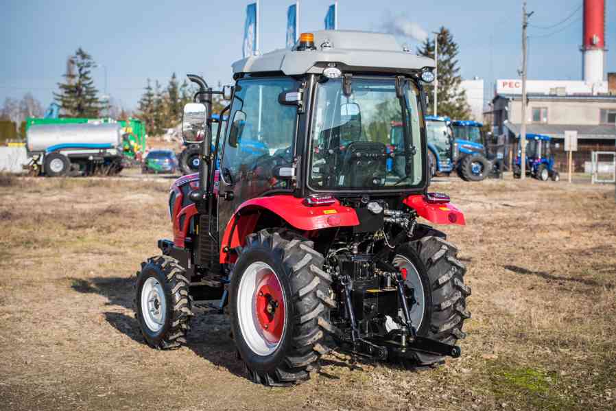 Traktor HANWO HWE 354R, STAGE V, 4 válcový motor víčko - foto 3