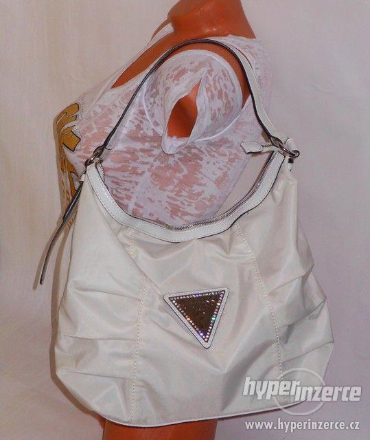 KABELKA GUESS PILOT HOBO BÍLÁ - foto 2