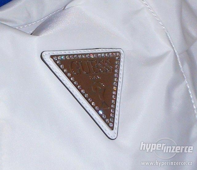 KABELKA GUESS PILOT HOBO BÍLÁ - foto 5