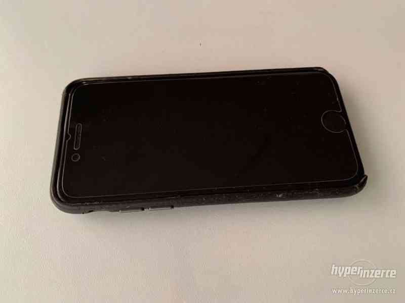 Apple iPhone 8 256GB vesmírně šedý - foto 2