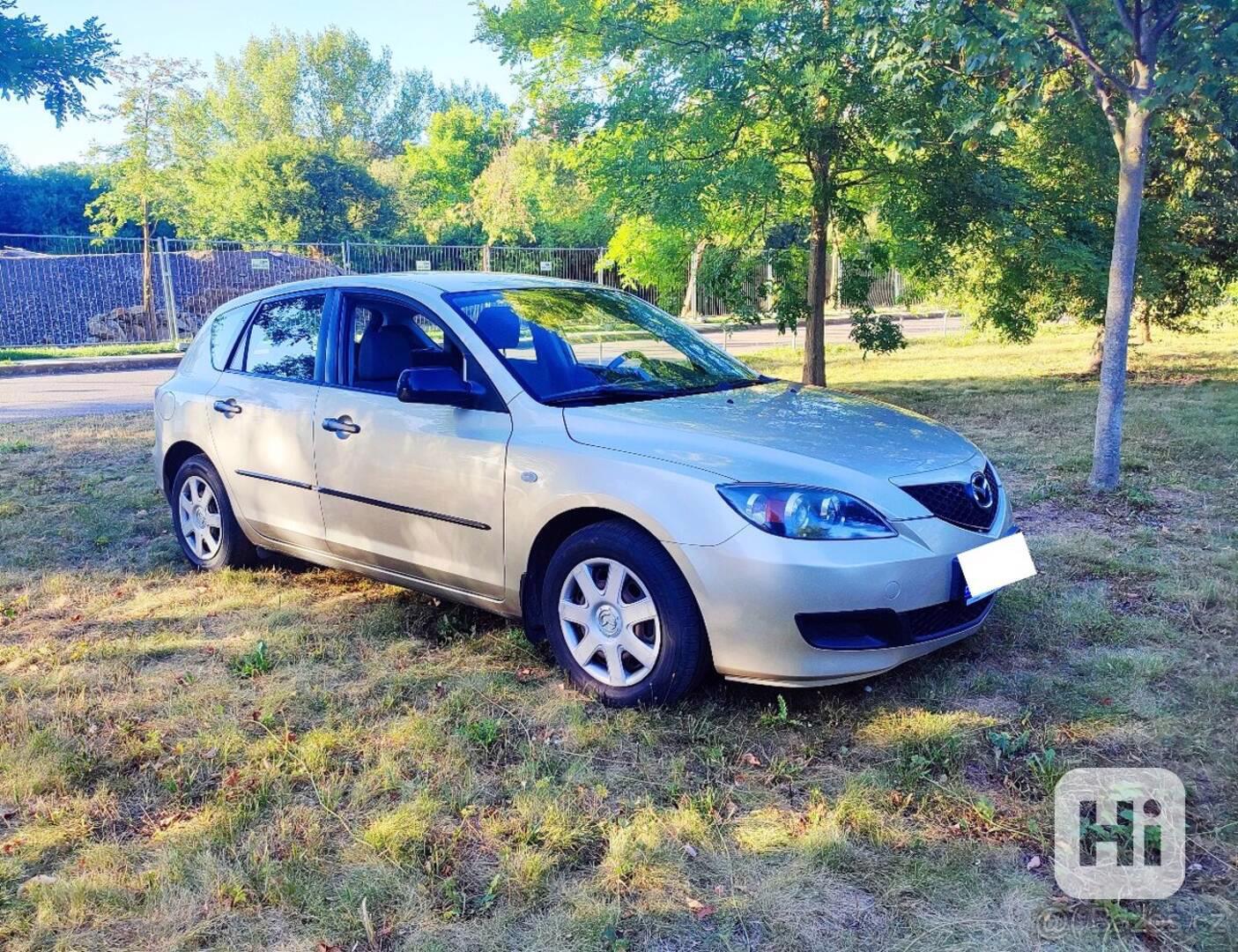 Mazda 3, pěkná - garážována - foto 1