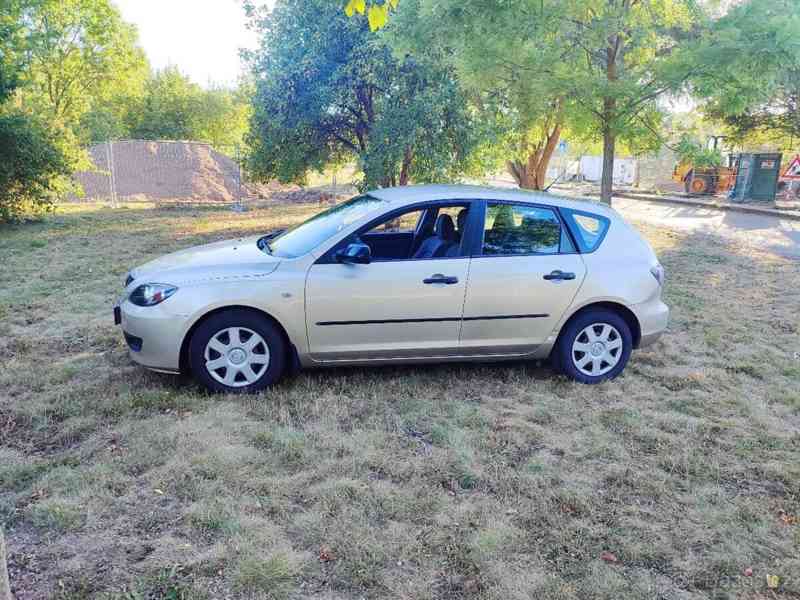 Mazda 3, pěkná - garážována - foto 3
