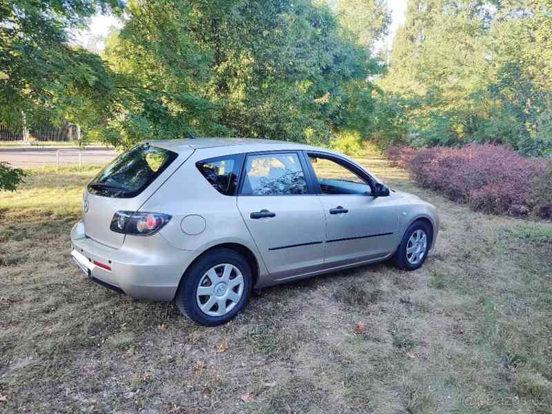 Mazda 3, pěkná - garážována - foto 4