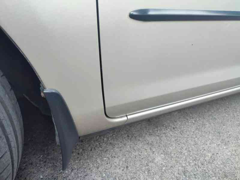 Mazda 3, pěkná - garážována - foto 10