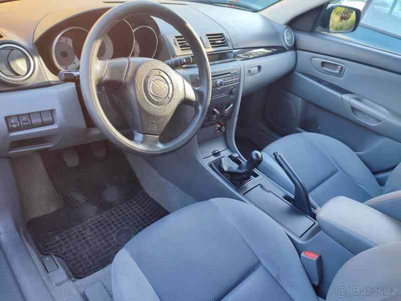 Mazda 3, pěkná - garážována - foto 7