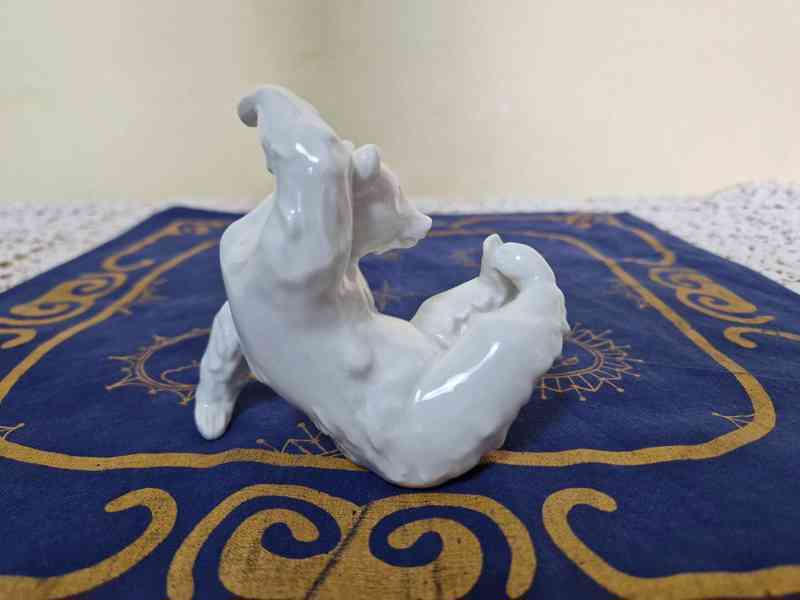 Hezká stará bílá menší plastika Medvěd KPM Berlin - foto 2
