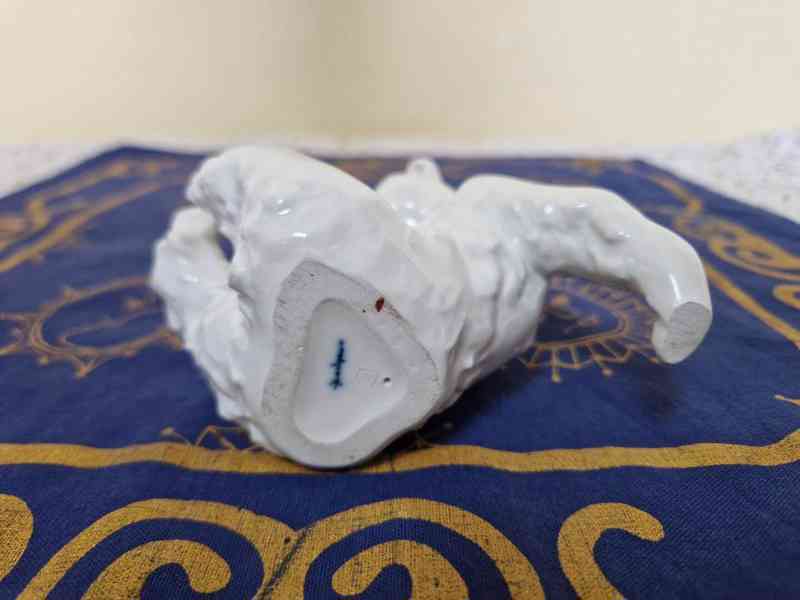 Hezká stará bílá menší plastika Medvěd KPM Berlin - foto 6