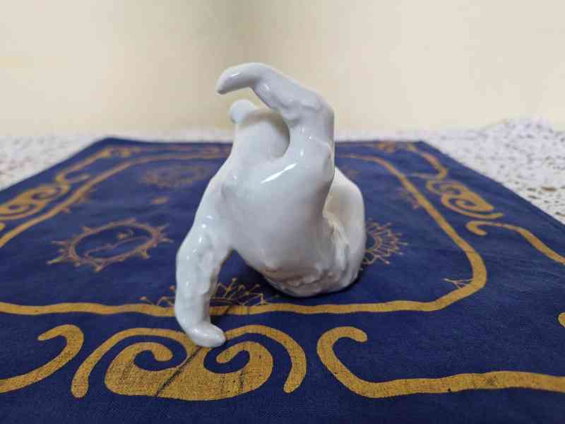 Hezká stará bílá menší plastika Medvěd KPM Berlin - foto 5