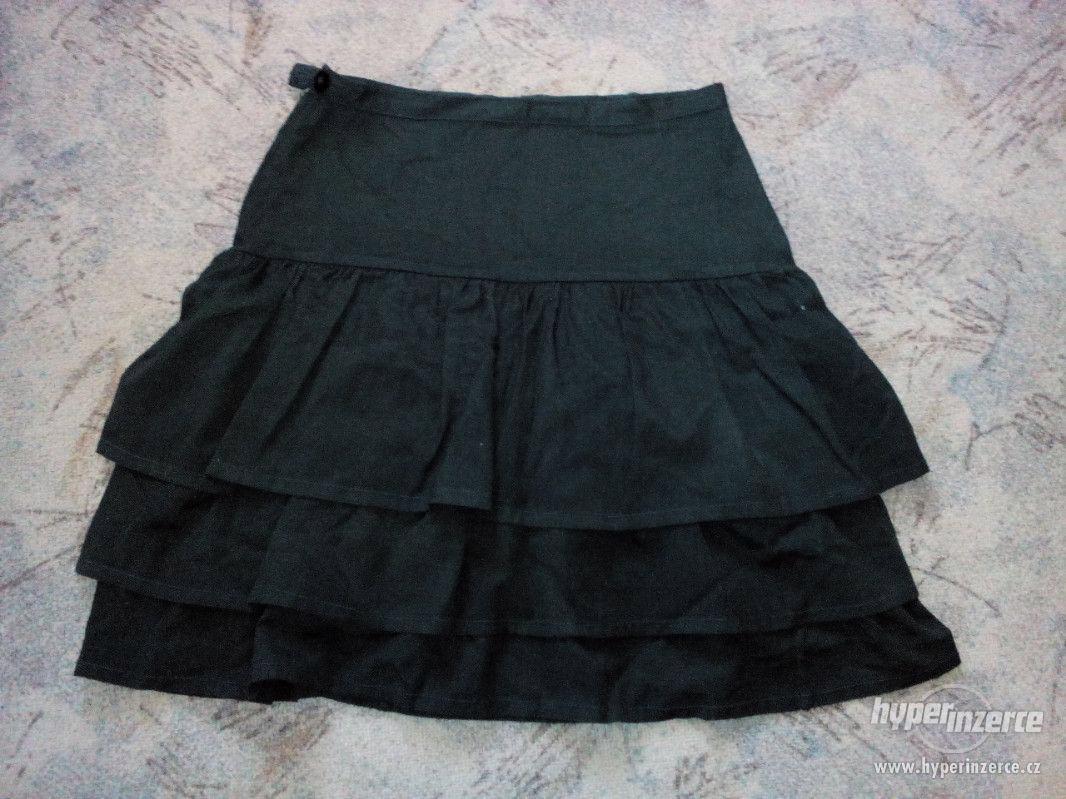 Krátká černá sukně - foto 1