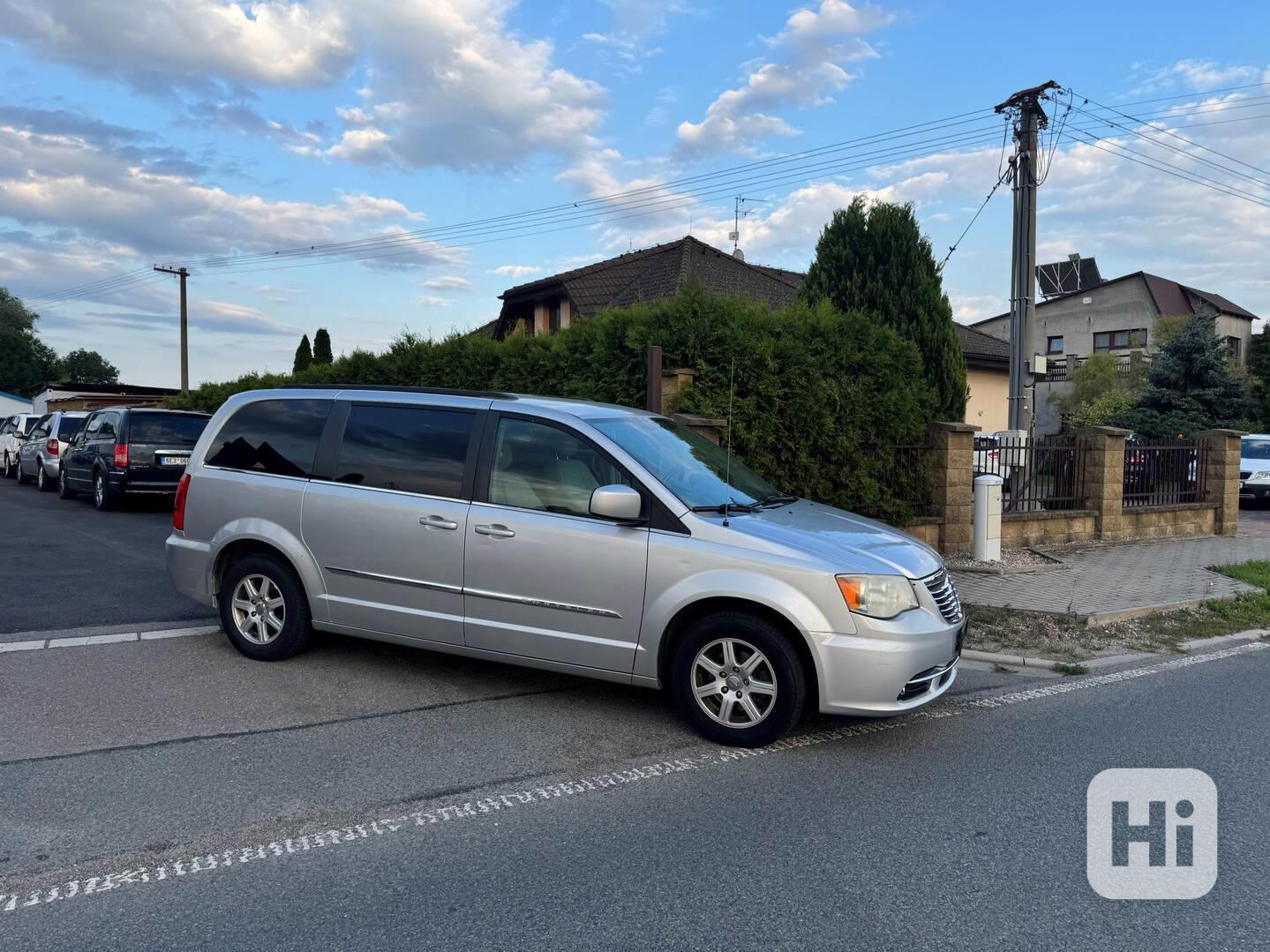 Chrysler Town Country 3,6 Penta DVD 2011 - foto 1