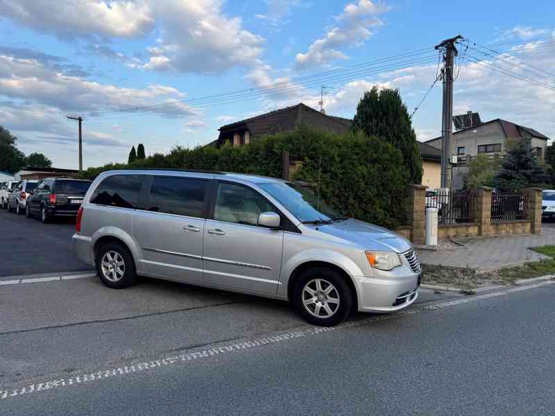 Chrysler Town Country 3,6 Penta DVD 2011 - foto 1