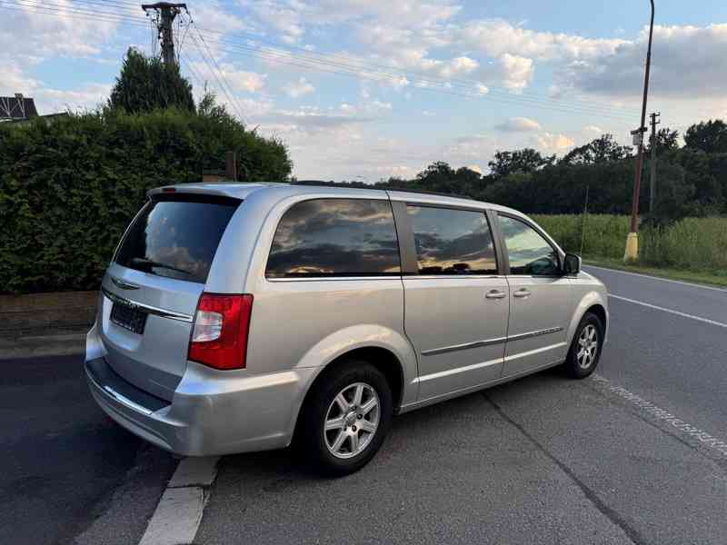 Chrysler Town Country 3,6 Penta DVD 2011 - foto 4