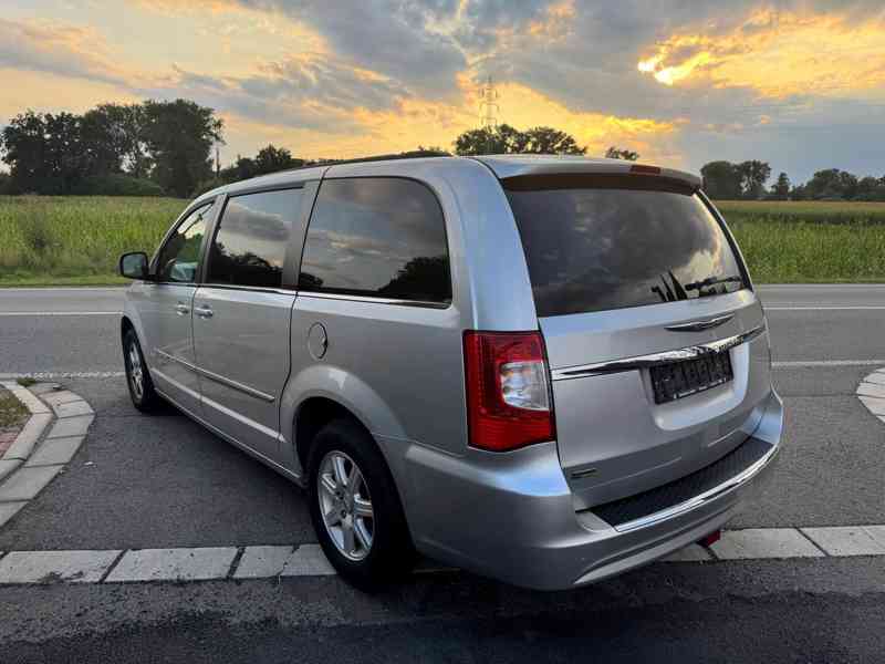 Chrysler Town Country 3,6 Penta DVD 2011 - foto 3