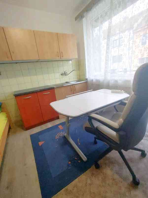 1.lůž. pokoj s balkonem a k. linkou v RD, student/ka - foto 4