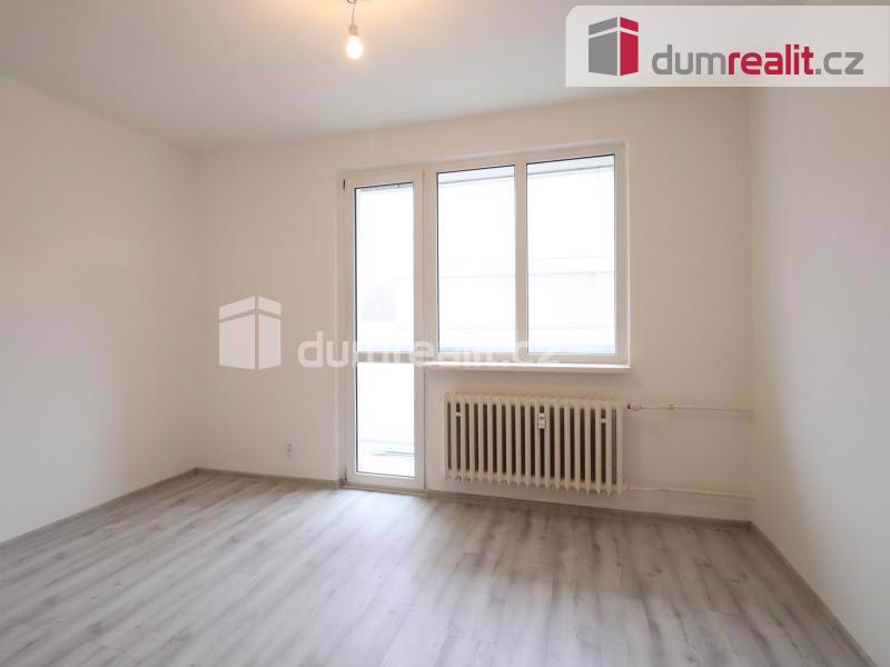 Prodej bytu 2+1 s balkonem v Karlových Varech, v Tuhnicích - foto 1
