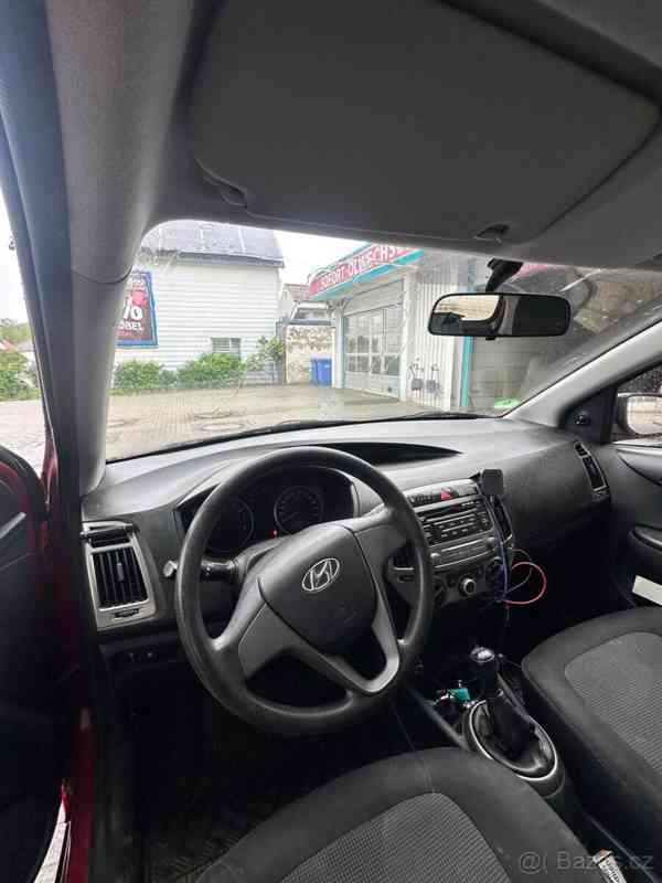 Hyundai i20 92000 km, jeden majitel - foto 12