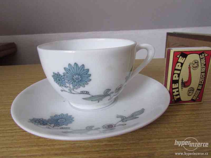 starožitný šálek na čaj - foto 1