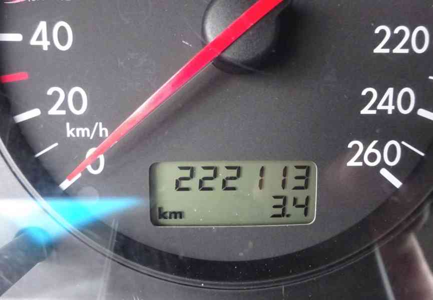 VW Golf 1.9 TDI Variant r.v.2000 STK1/2028 - foto 7