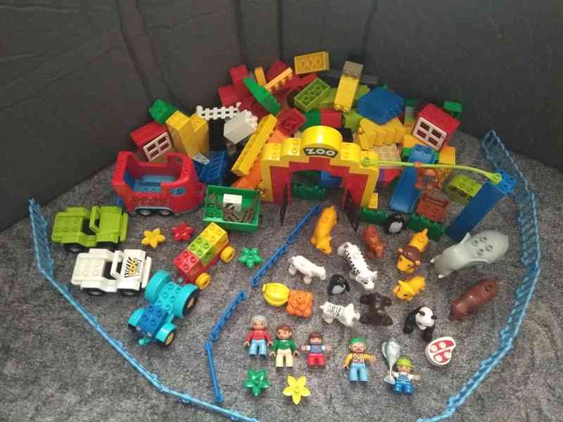 DuploVelká Duplo stavebnice smíchaná dohromady - foto 9