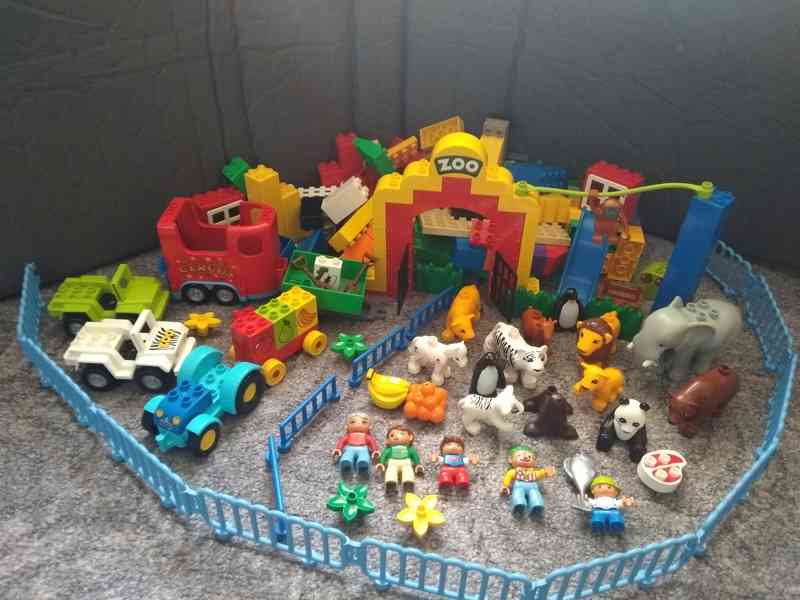 DuploVelká Duplo stavebnice smíchaná dohromady - foto 6