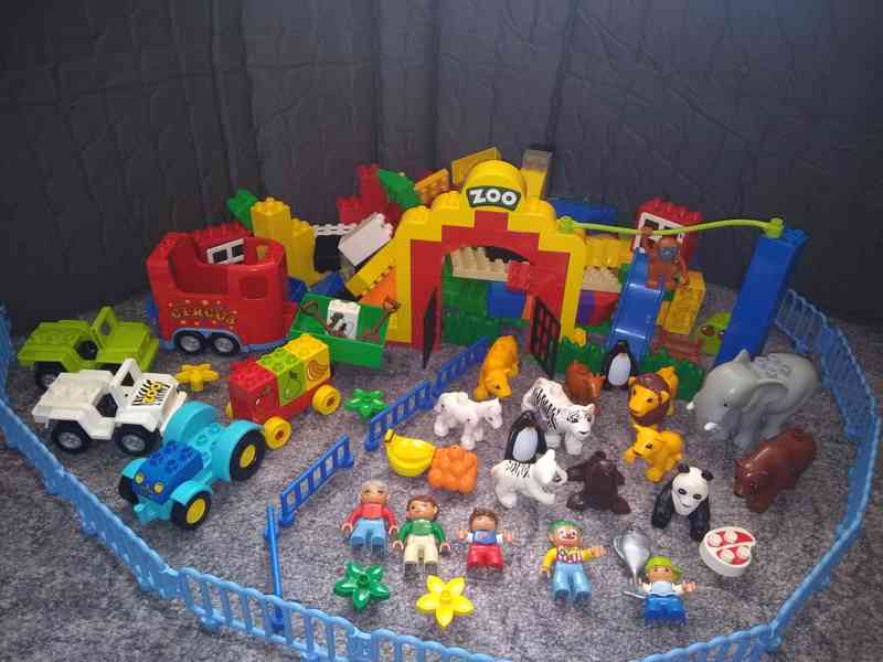 DuploVelká Duplo stavebnice smíchaná dohromady - foto 5