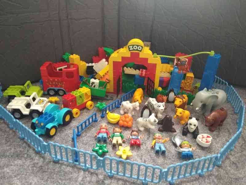 DuploVelká Duplo stavebnice smíchaná dohromady - foto 7