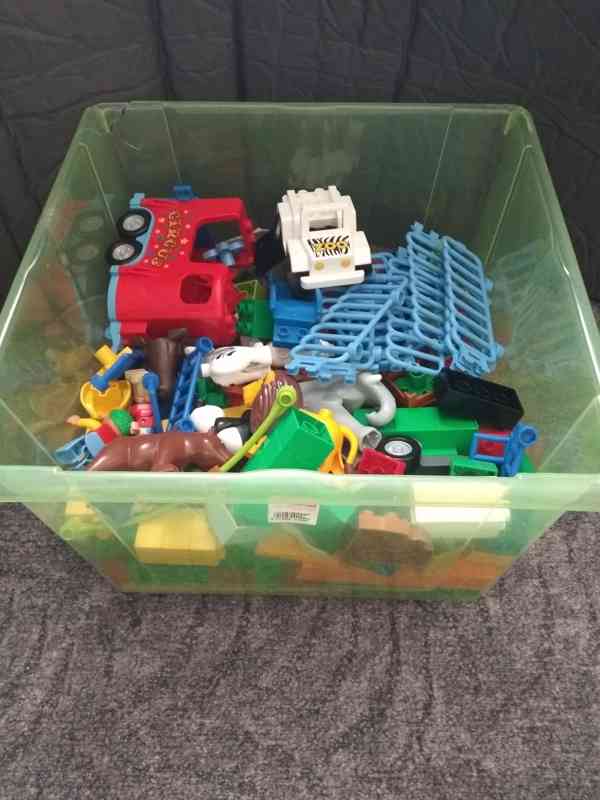 DuploVelká Duplo stavebnice smíchaná dohromady - foto 10
