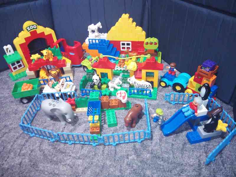 DuploVelká Duplo stavebnice smíchaná dohromady - foto 2