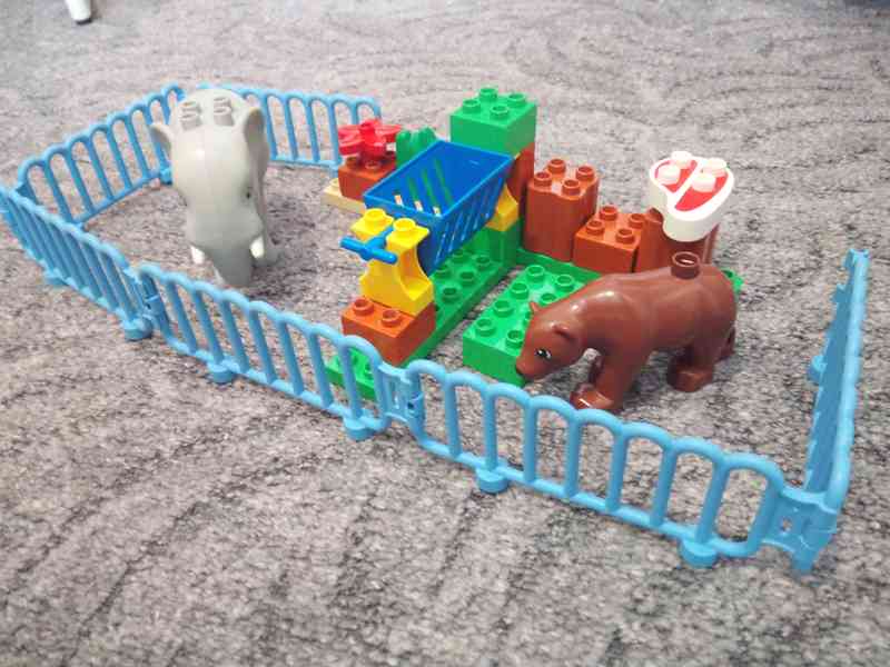 DuploVelká Duplo stavebnice smíchaná dohromady - foto 16