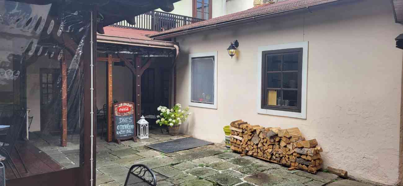 Pronájem zavedené restaurace ve Dvoře Králové n.L. - foto 10