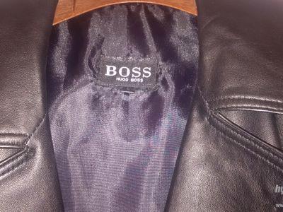 Černý dlouhý kožený kabát zn. HUGO BOSS  - foto 4