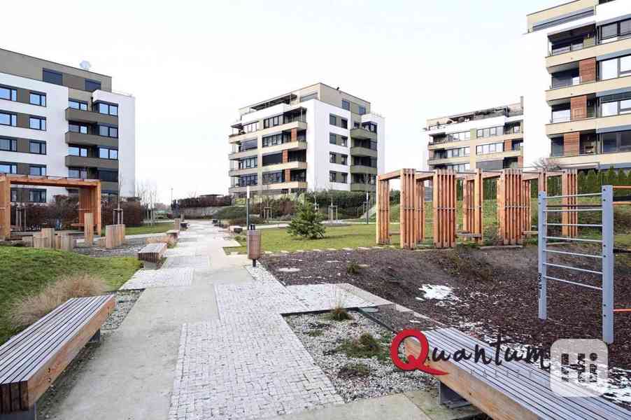 Exkluzivně nabízíme: Pronájem moderního bytu 3+kk s terasou, garážovým stáním a sklepem, Praha 10 -  - foto 20