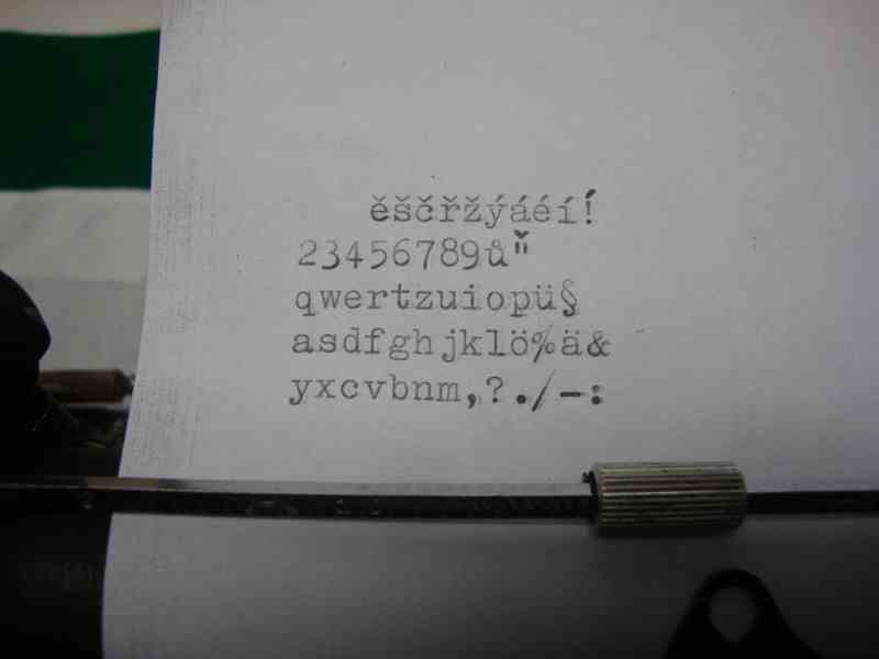 Starožitný retro kufříkový psací stroj Monta funkční pěkný - foto 7