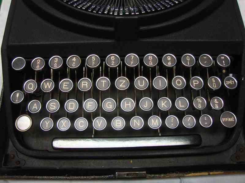 Starožitný retro kufříkový psací stroj Monta funkční pěkný - foto 2