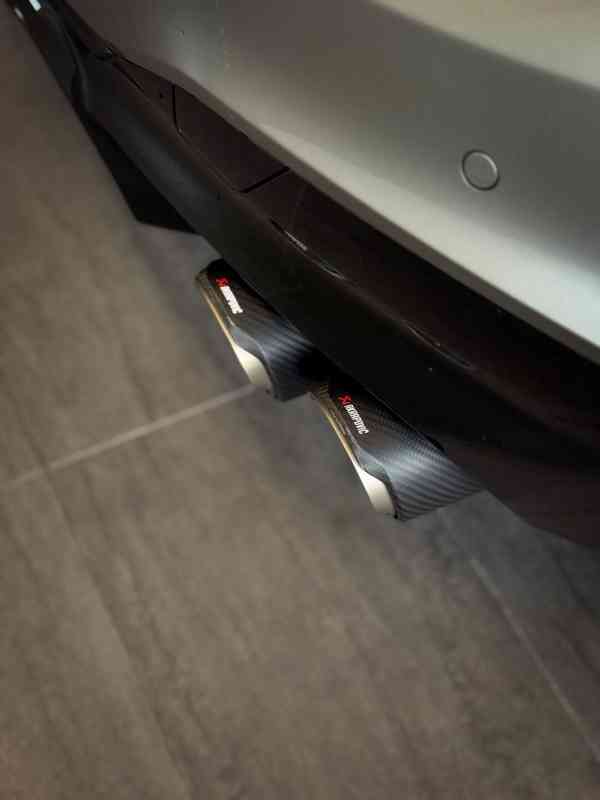 BMW M5 Competetion X drive Akrap. - foto 11