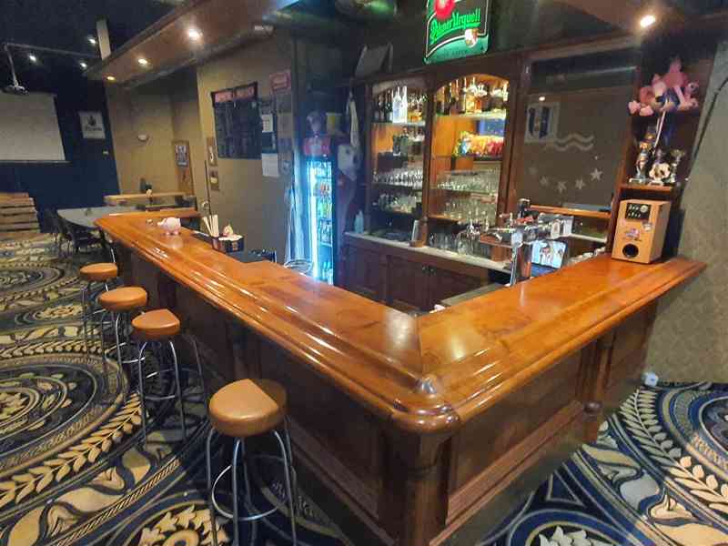 PŘENECHÁNÍ NÁJMU - ZAVEDENÝ BAR V LETŇANECH - foto 3