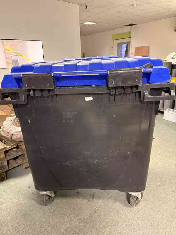 Prodám plastový kontejner 1100 l - foto 2