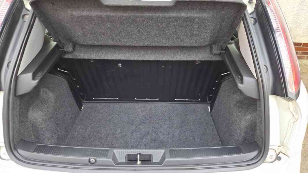 Fiat Grande Punto 1, 2, 51kw-benzín  - foto 9
