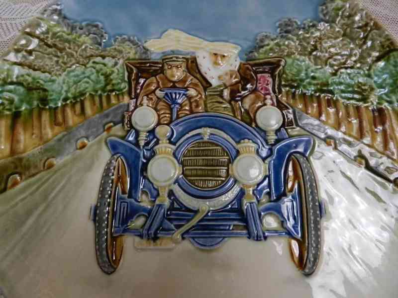 Ručně malovaný plastický Talíř Automobil II Majolika  - foto 2