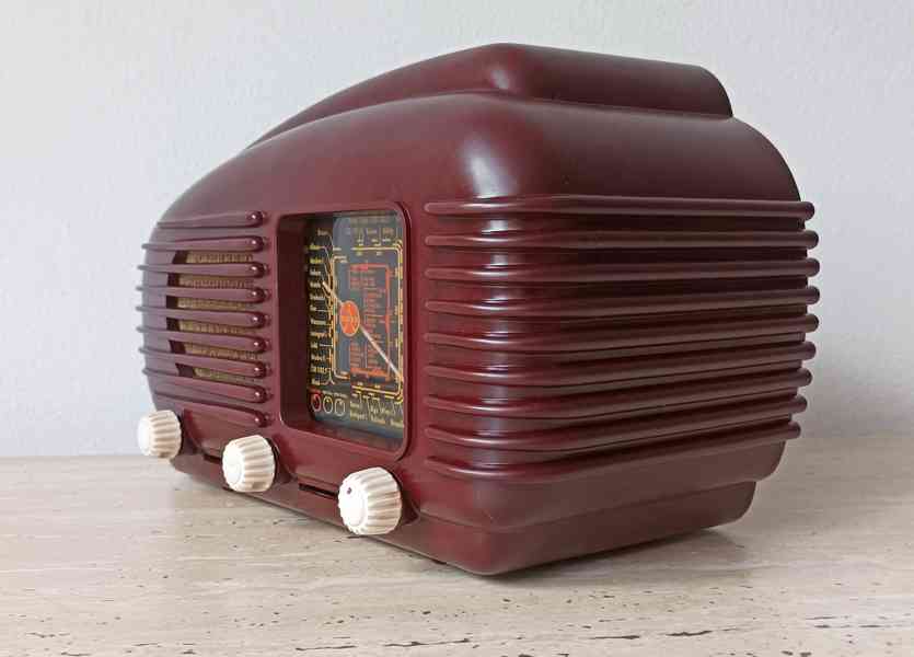 Starožitné rádio Tesla Talisman 308U, hnědá skříňka, 1953