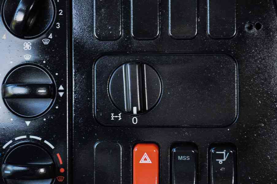 MERCEDES ATEGO 1222 HÁKOVÝ NOSIČ KONTEJNERŮ EURO5 - foto 54