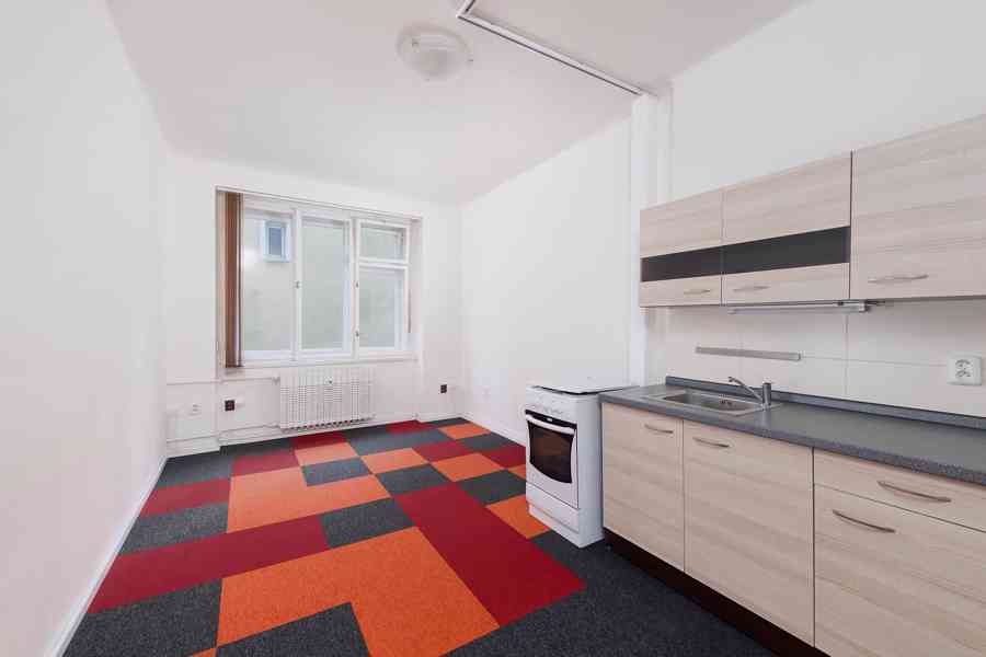 Nájem nebytového prostoru 45 m2, 1.patro, Hollarovo náměstí, - foto 2