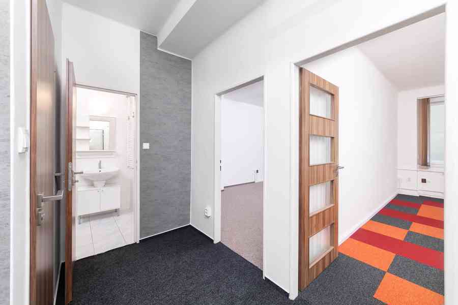 Nájem nebytového prostoru 45 m2, 1.patro, Hollarovo náměstí, - foto 1