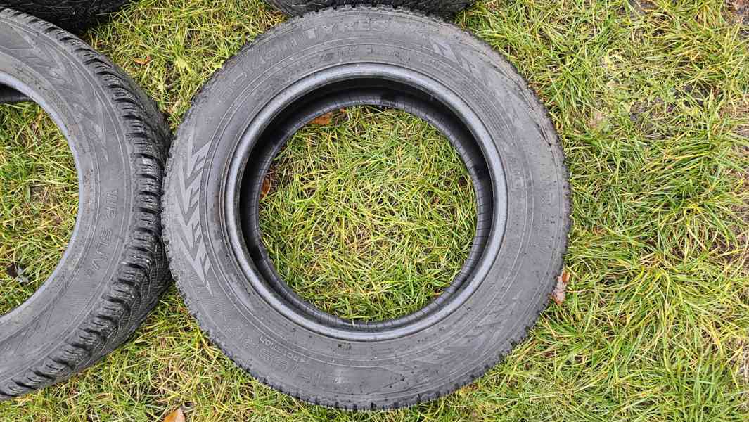 Nokian Tyres WR SUV 4 215/65R17 103H XL zimní pneumatiky - foto 3