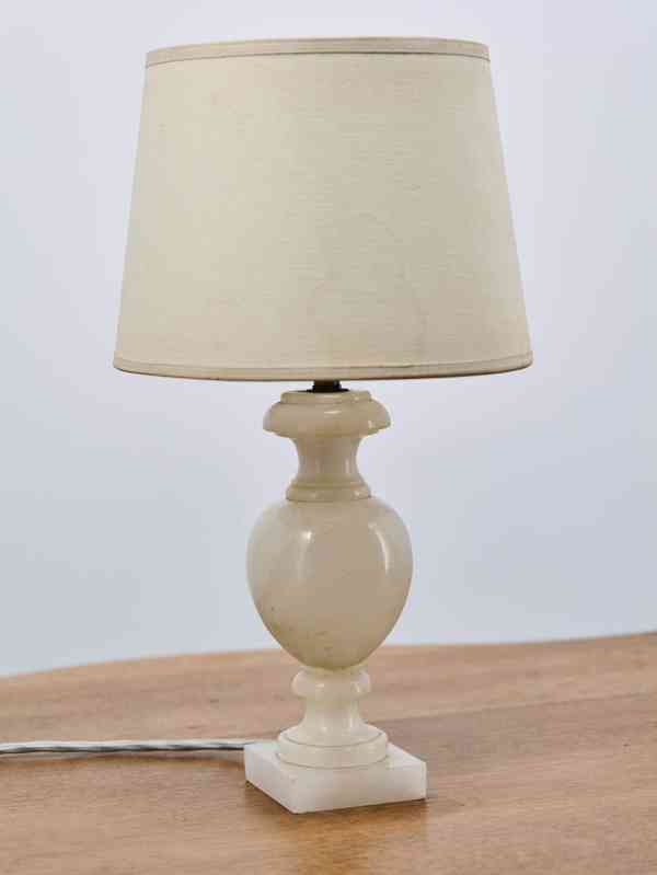 Starožitná stolní lampička z mramoru s látkovým stínidlem - foto 2